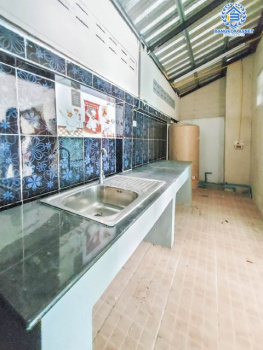 บ้านเดี่ยวมือสอง ม.โมเดิร์นทาวน์  เอกชัย46 เนื้อที่กว่า 18.8 ตร.ว. ฟังก์ชันครบ 4 ห้องนอน 4 ห้องน้ำ 3 ที่จอดรถ บนทำเลเดินทางสะดวก เข้าสู่ใจกลางเมืองได้อย่างสะดวกสบายเชื่อมต่อทวีวัฒนา, ถนนพุทธมณฑลสาย3, ถนนเพชรเกษม ใกล้รถไฟฟ้าสายสีน้ำเงิน "สถานีภาษีเจริญ"